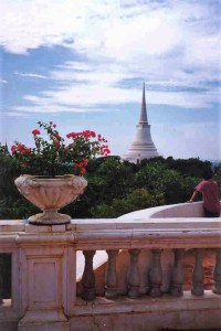 PetchburI Rama IV Temple_96